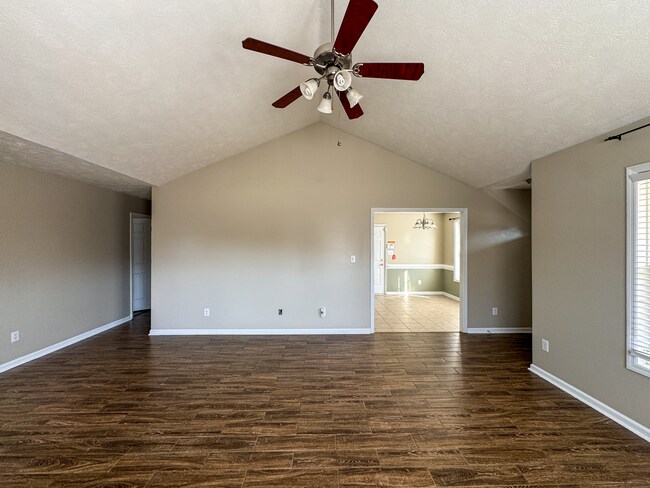 Foto del edificio - Lovely 3 Bed 2 Bath Home with Bonus Room