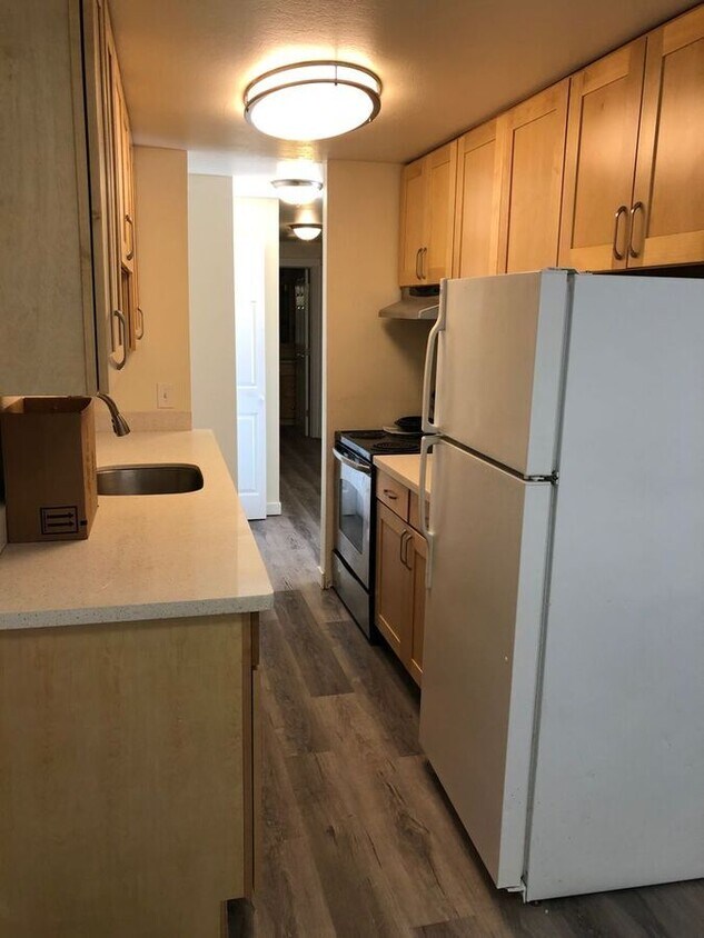 Photo - 2839 Thorndyke Ave W-5