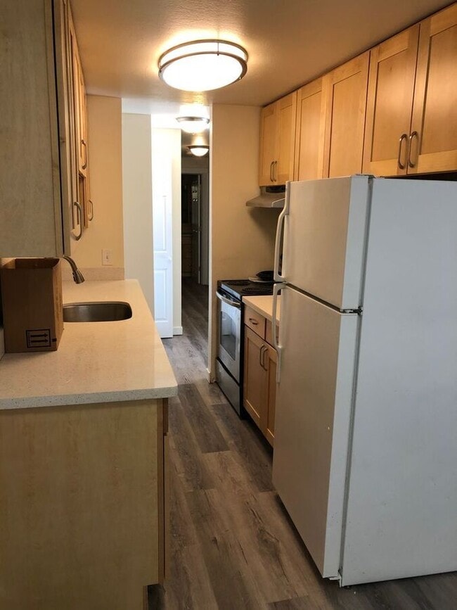 Building Photo - 2839 Thorndyke Ave W