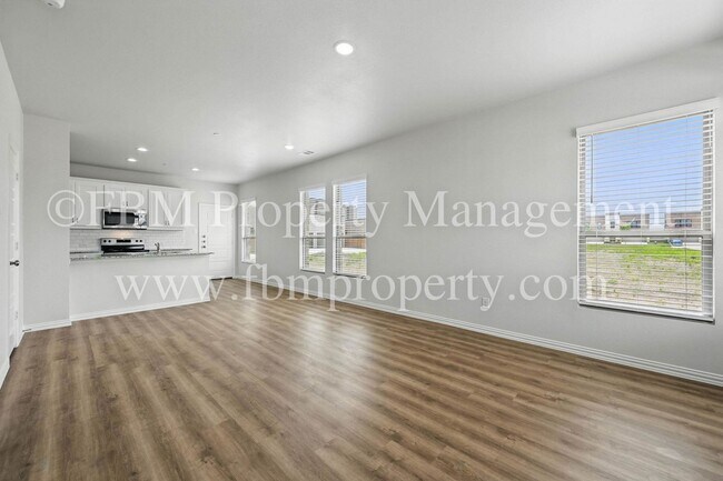 Foto del edificio - 2121 Luna Dr