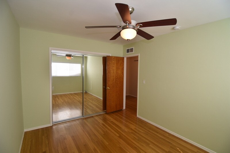 insulated, bright unit - 3355 Manning Ave