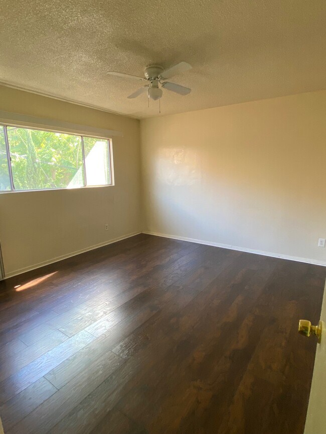 Building Photo - 853 Glenway Dr