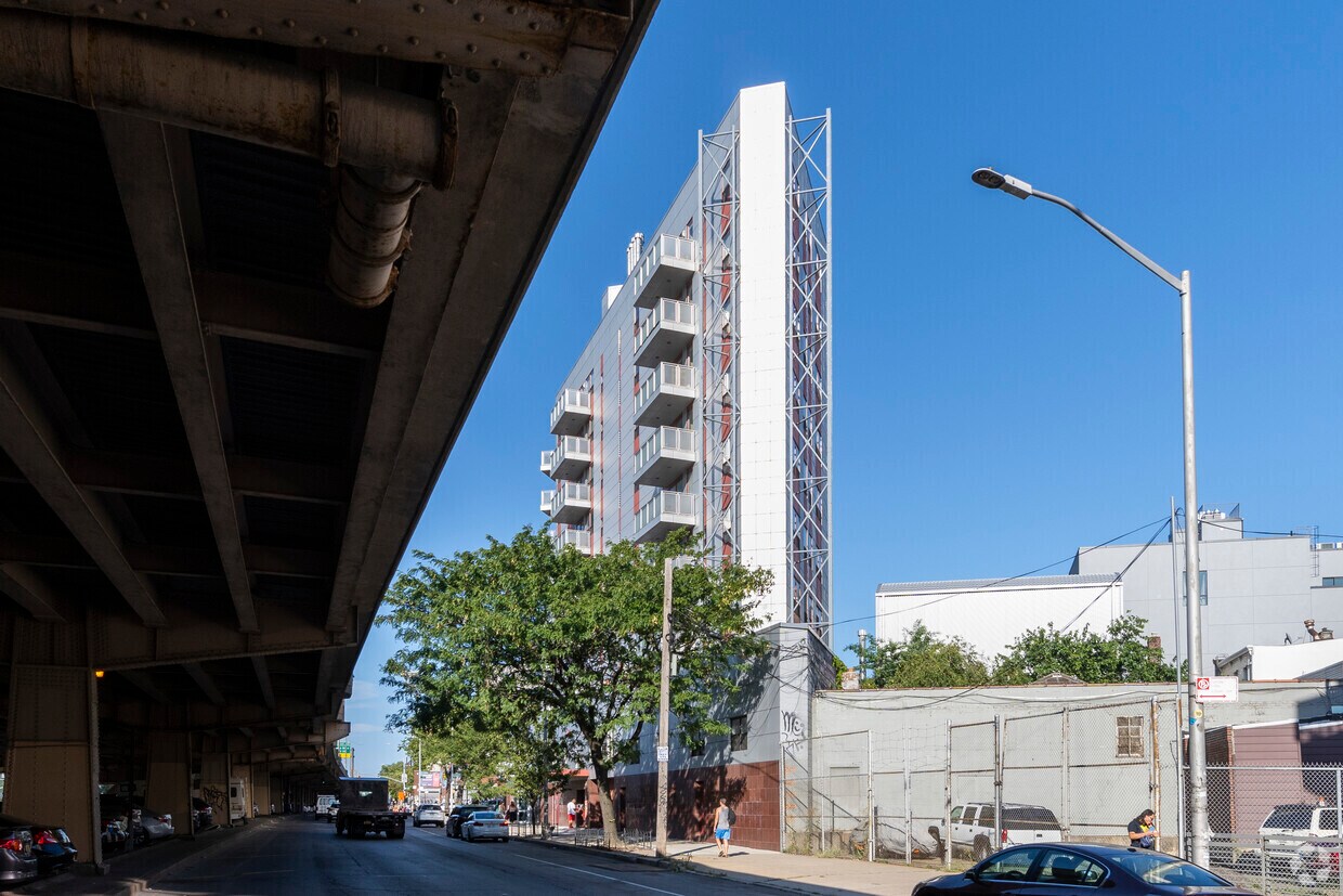 Foto principal - 240 Meeker Ave