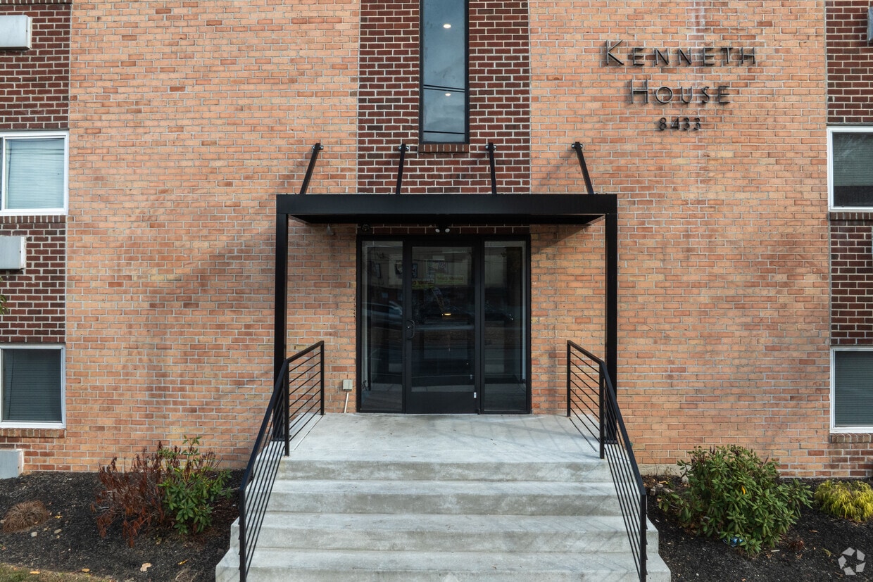 Primary Photo - Kenneth House Apartments