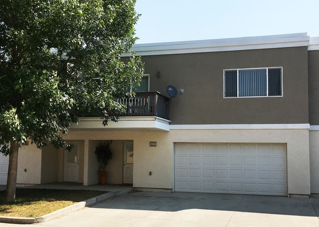 Building Photo - West Bay Park Townhomes