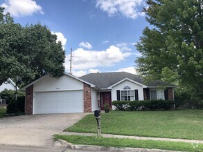 Building Photo - 1608 Apple Valley Ct