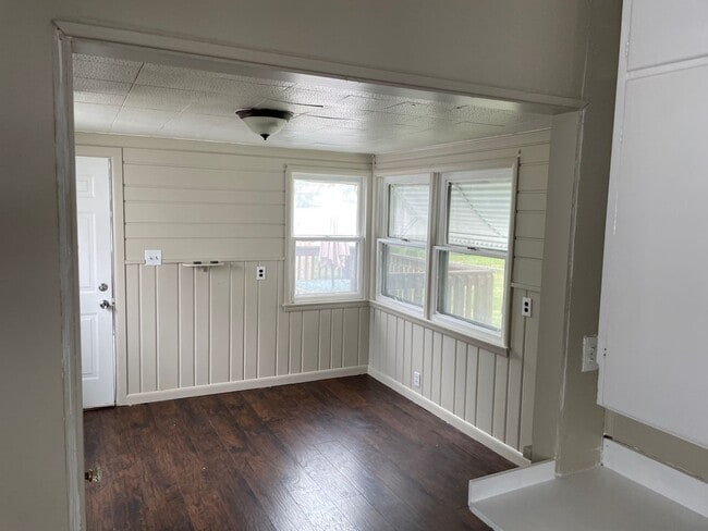 Building Photo - 2 Bedroom/1 Bathroom Home For Lease