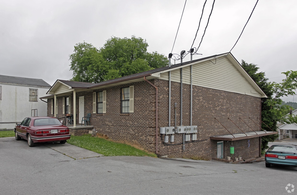 1702 Eppes St, Tazewell, TN 37879 Apartments in Tazewell, TN