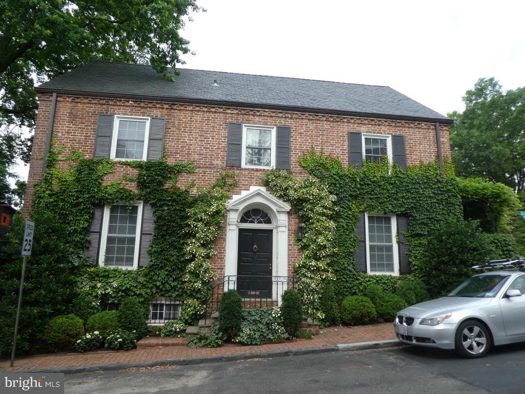 1698 32nd St NW, Washington, DC 20007 - House Rental in Washington, DC |  Apartments.com