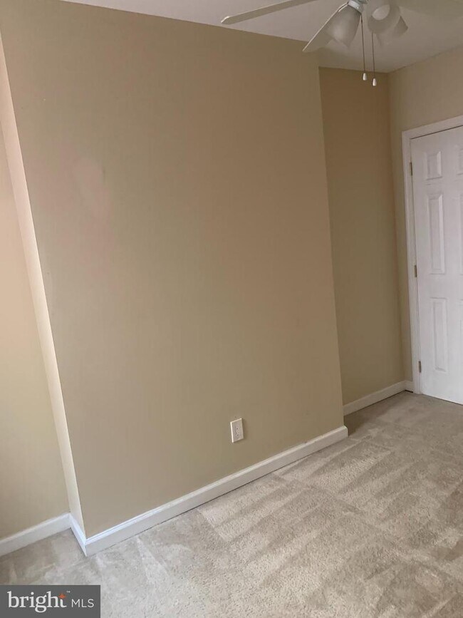 Building Photo - 227 Carpenter St