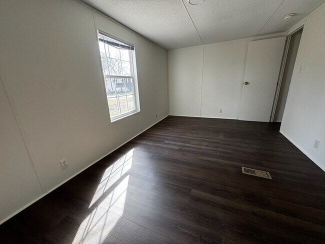 Foto del edificio - 7804 Stanley Rd