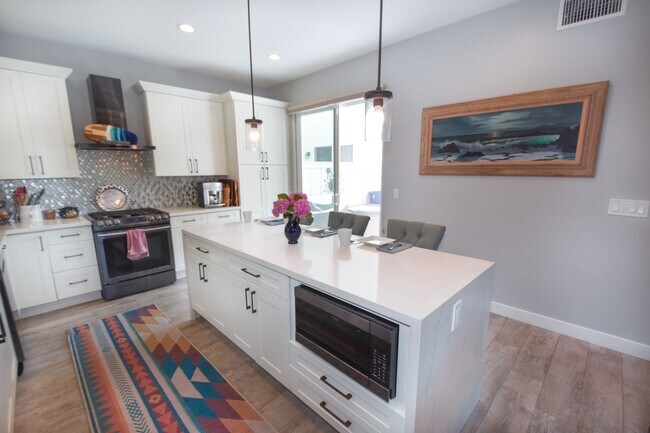 Foto del edificio - Beautifully updated long term unfurnished rental in the heart of Imperial Beach!