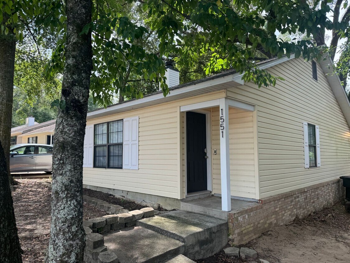 Primary Photo - Beautifully Updated Two Bed, Two Bath Pair...