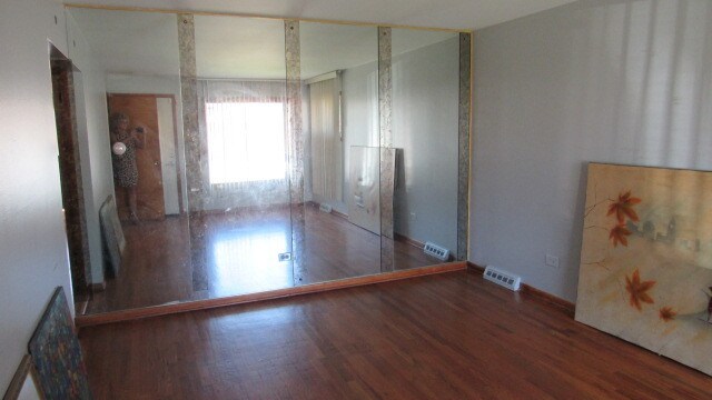 Building Photo - 16014 Vine Ave
