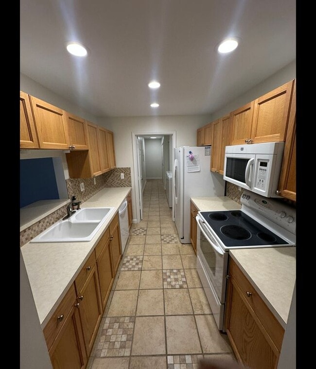 Building Photo - 44783 Marigold Dr