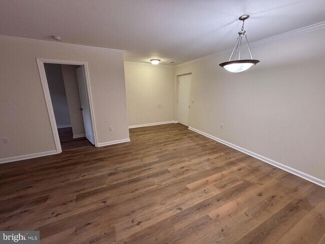 Building Photo - 18318 Streamside Dr