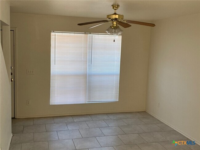 Building Photo - 2807 Vernice Loop