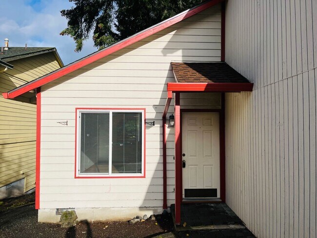 Building Photo - Great House in Desirable Established Neigh...