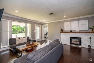 Building Photo - 1620 SW 33rd Ave