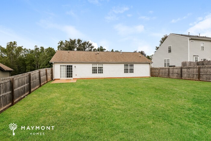 Foto del edificio - Modern 3-Bedroom Home with Fenced Yard