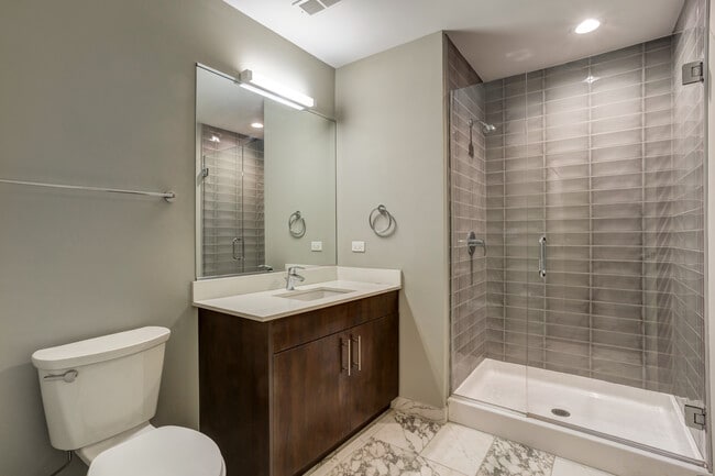 Building Photo - 840 W Grand Ave