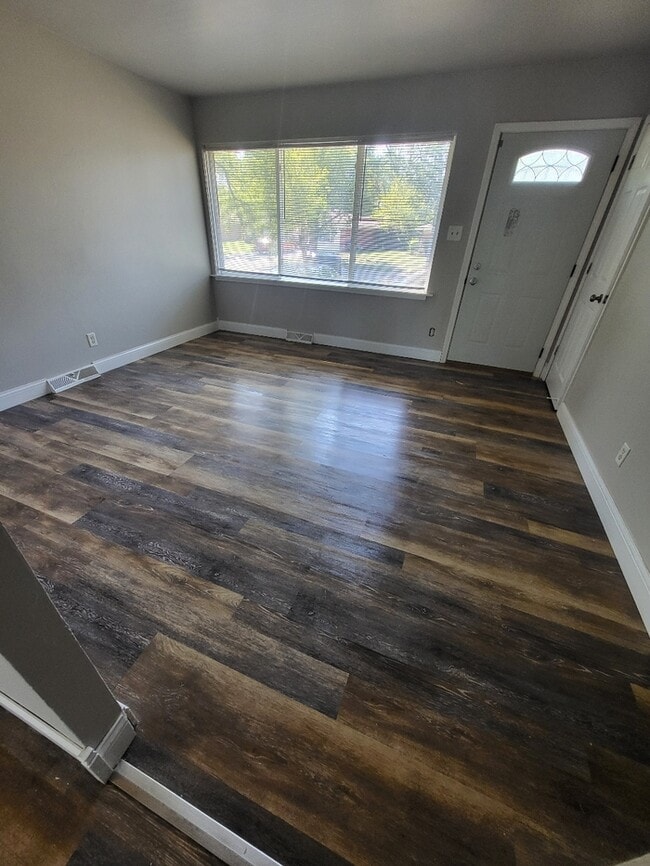 Building Photo - Beautiful two bedroom home minutes from So...