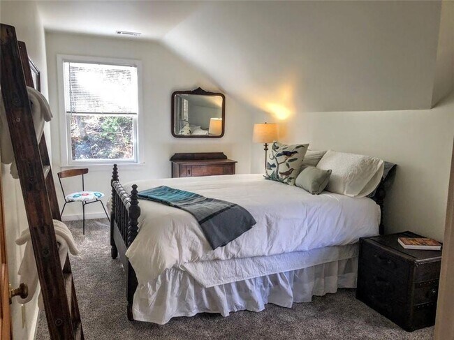 Foto del edificio - 343 McClure Creek Rd