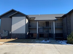 Building Photo - 610 Cedar St