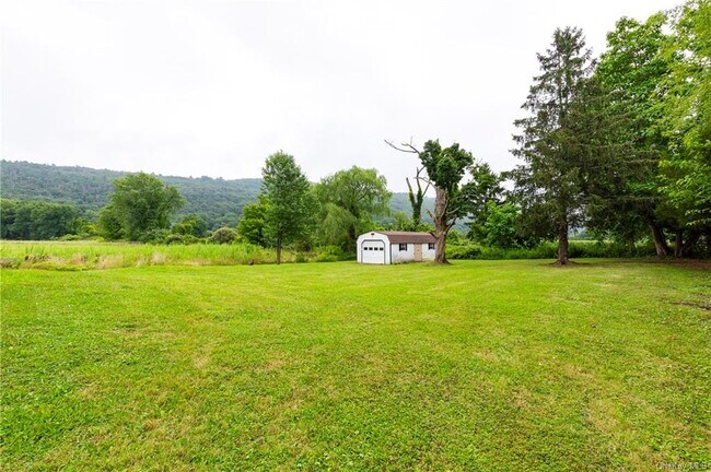 Foto del edificio - 389 Poplar Hill Rd