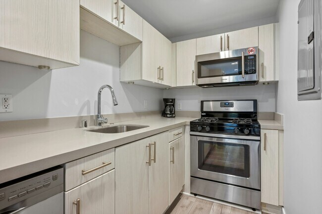 Building Photo - 483 Washington Boulevard, Unit 108