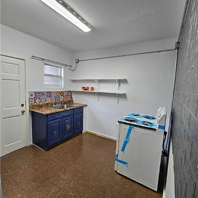 Building Photo - 504 Coke St