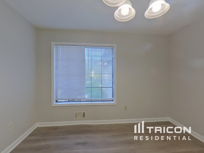 Foto del edificio - 4100 Hawkins Crossing