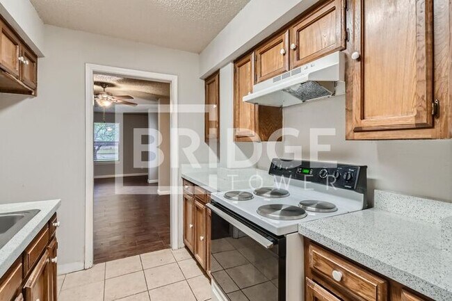 Building Photo - 806 Prairie Creek Dr