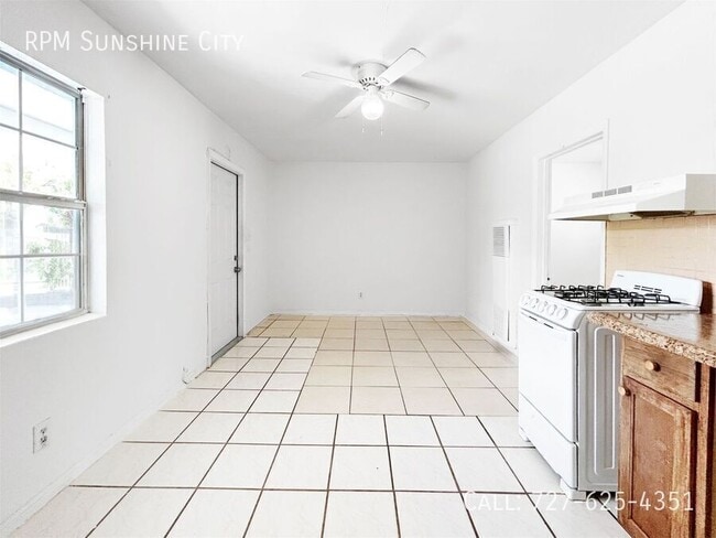 Foto del edificio - 10464 106th Ave N