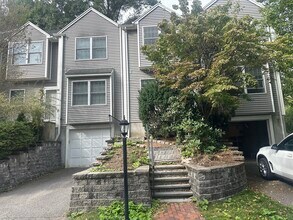 Building Photo - 18 Edgemoor Cir