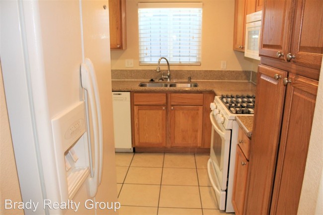 Building Photo - 4 br, 2 bath House - 1945 Simmons Street