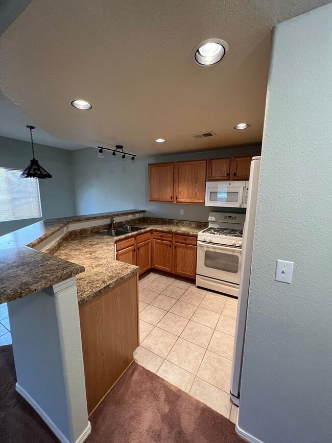 Building Photo - Rancho Mirage CONDO 1 Bedroom 1 Bath  1/CG