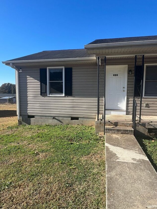 Foto principal - Cute 2 bed 1 bath! Must see!