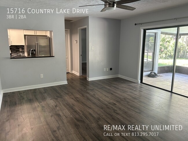 Foto del edificio - 15716 Country Lake Dr