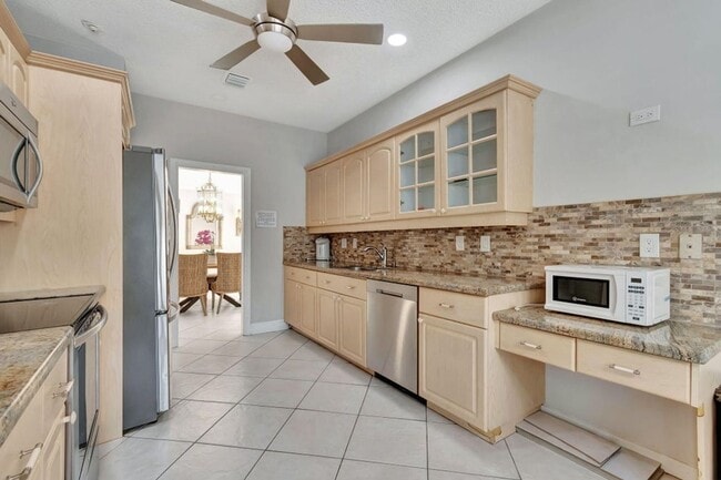 Building Photo - 7883 Villa Nova Dr N