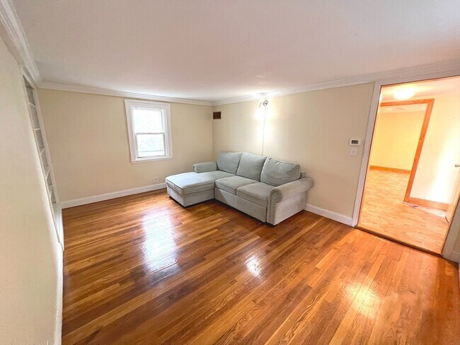 Foto del edificio - 107 Springfield St