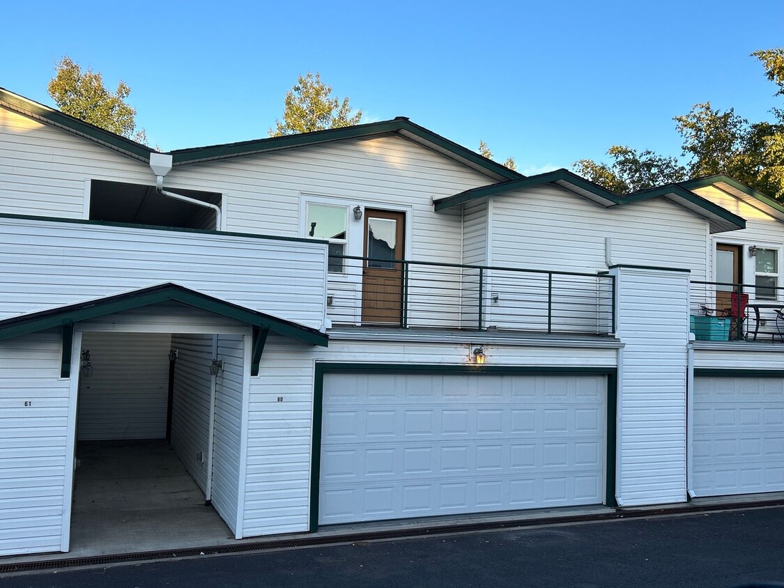 Foto principal - 3 Bedroom / 2.5 Bath Townhouse in NW Redmond