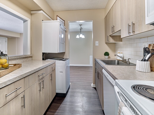 Updated Kitchen & W/D - 2 Bed 2 Bath - The Villager at Barton Run