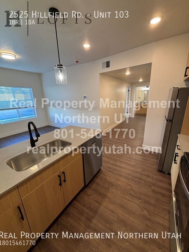 Foto del edificio - 2525 N Hill Field Rd