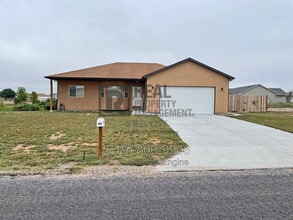 Building Photo - 430 E Stardust Dr