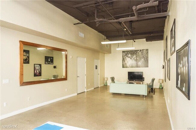 Foto del edificio - 1 br, 2 bath Condo - 300 E 4th St Unit 101