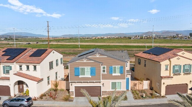 Foto del edificio - 26840 Red Dr