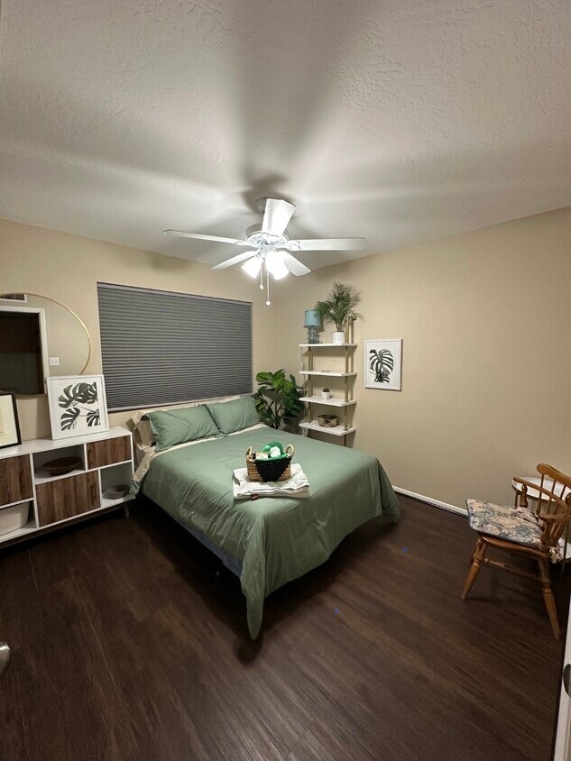 Foto principal - 1224 N 84th Pl