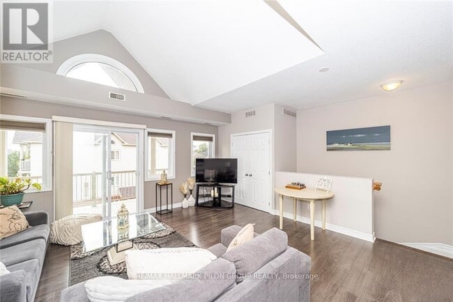 Building Photo - 157 Crestway Dr