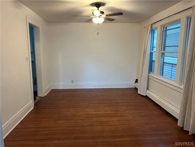 Foto del edificio - 394 Westgate Rd